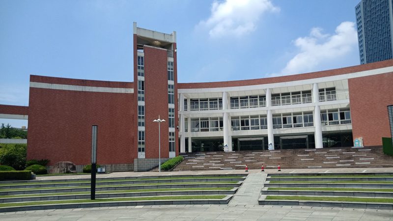 电子配件批发价格通常由以下几个部分构成：